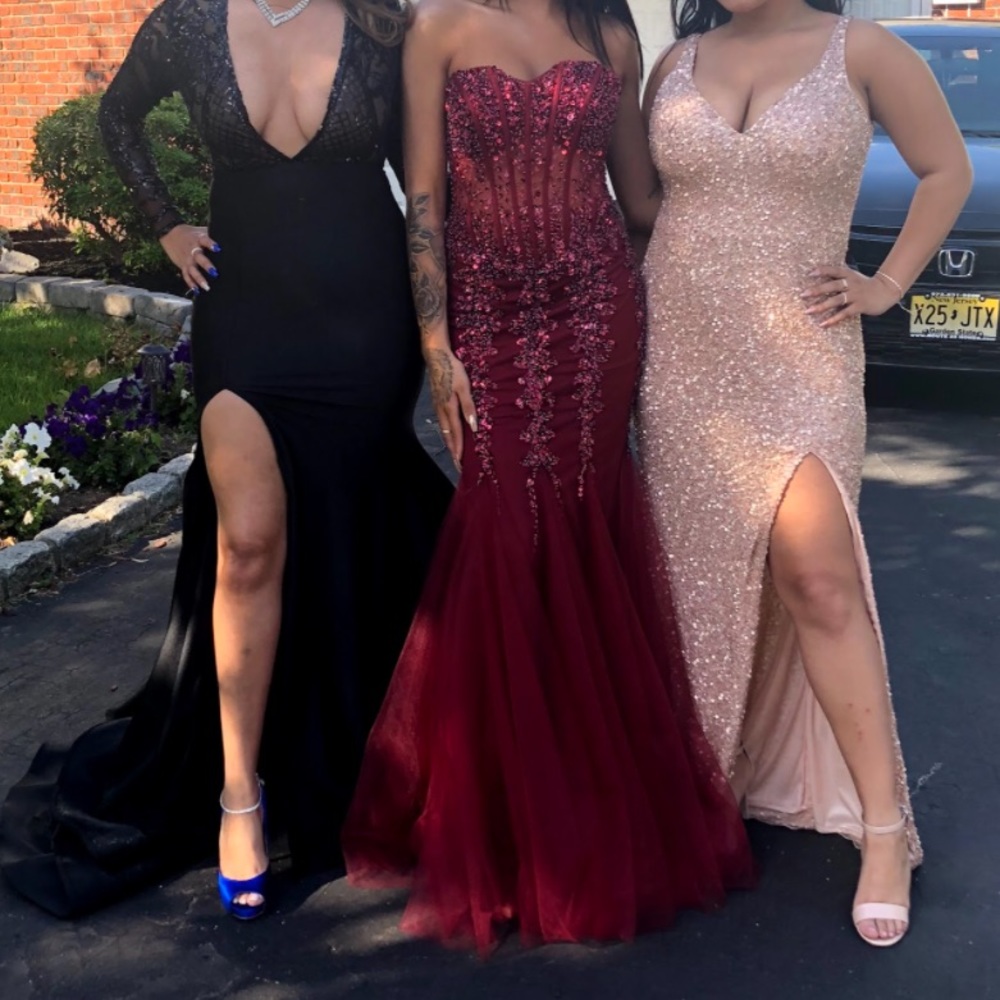 Prom dress - Picture 1 of 3